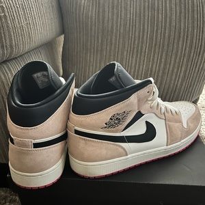 Nike Air Jordan 1 Mid SE “Crimson Tint” Size 13